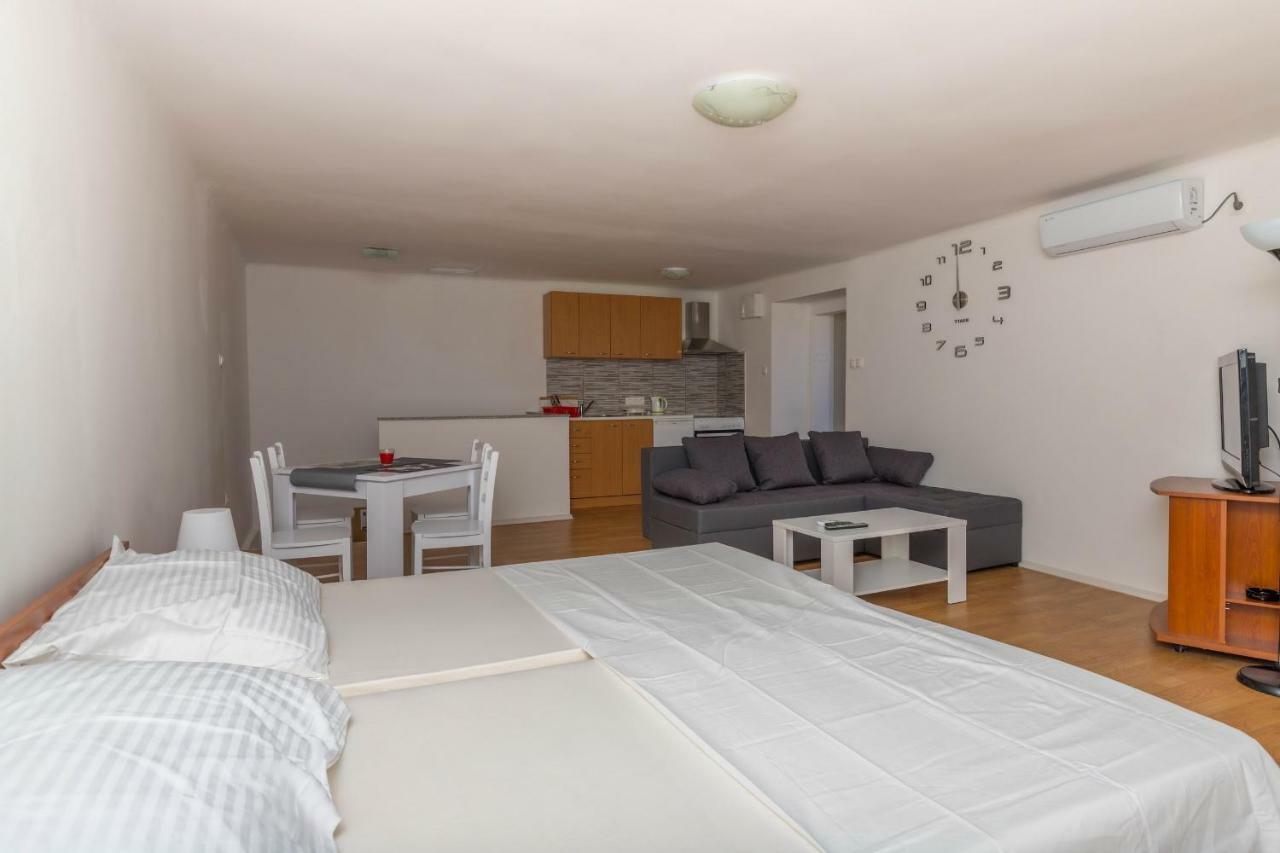 App Cor2 Apartment Selce Bagian luar foto