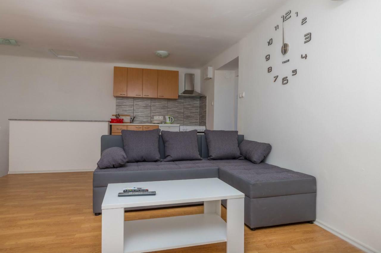App Cor2 Apartment Selce Bagian luar foto