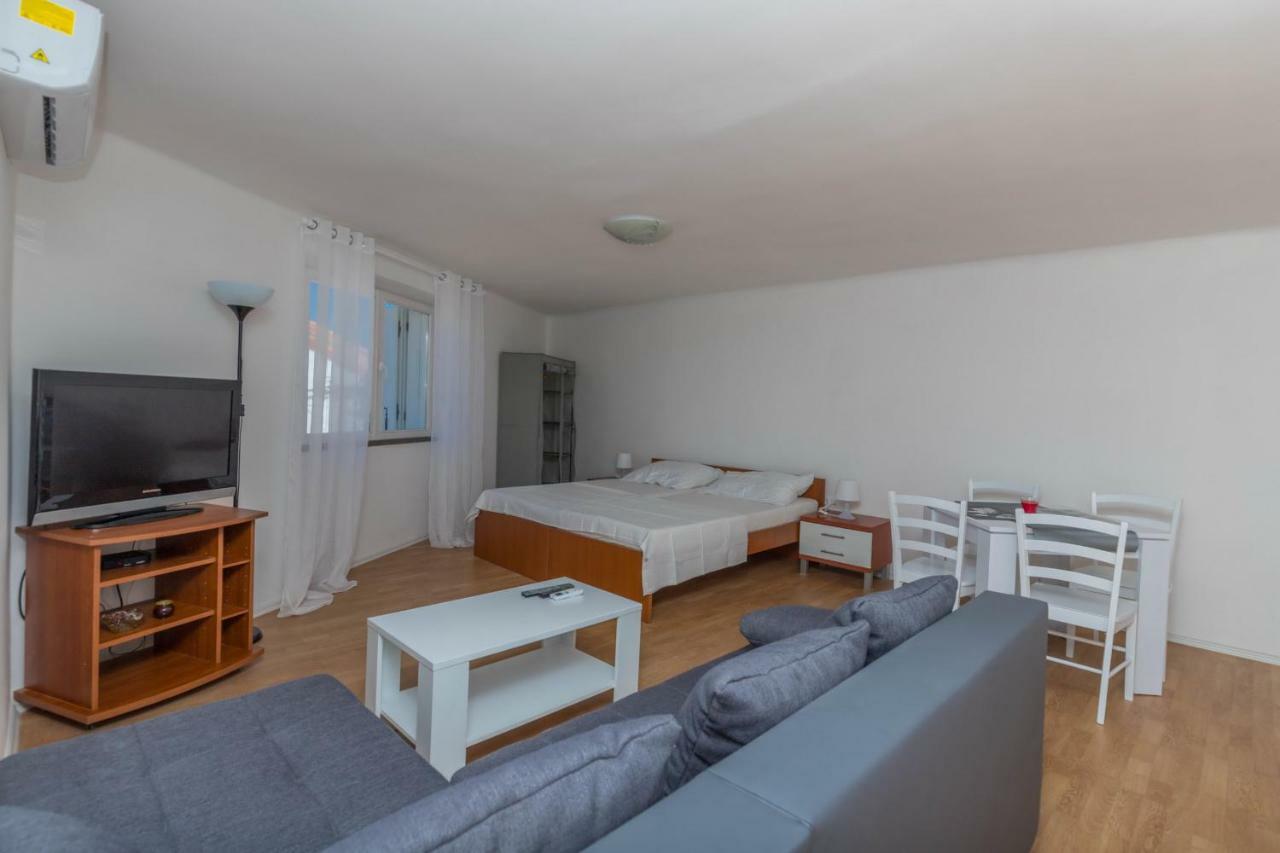 App Cor2 Apartment Selce Bagian luar foto