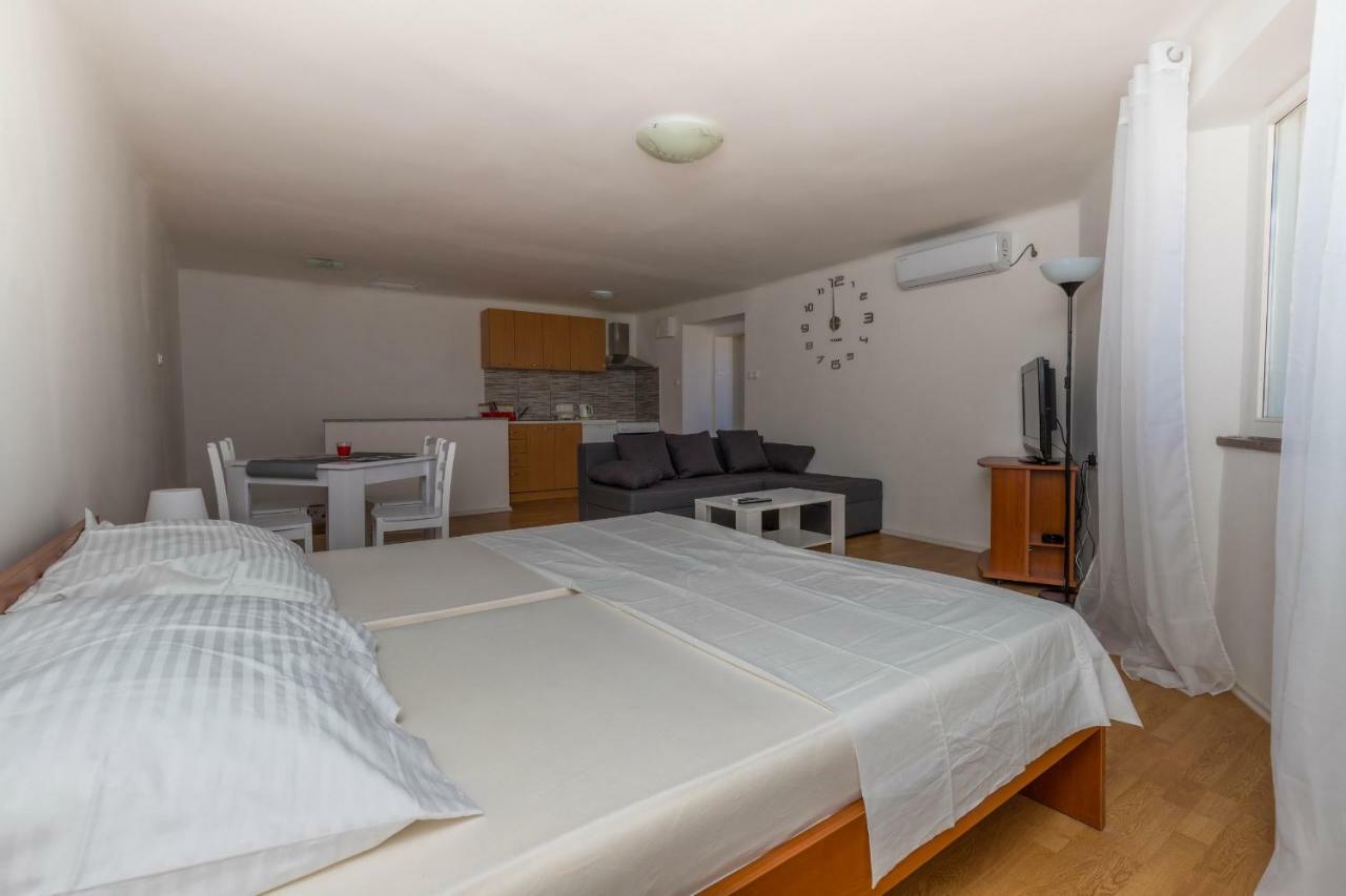 App Cor2 Apartment Selce Bagian luar foto